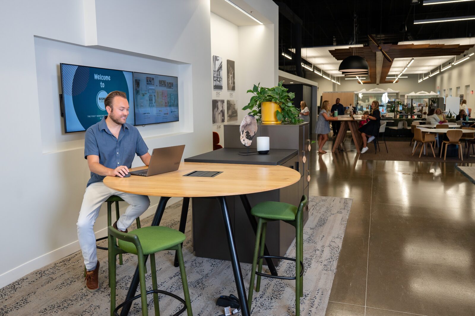 Say Good Bye to the Front Desk & Hello to Collaboration